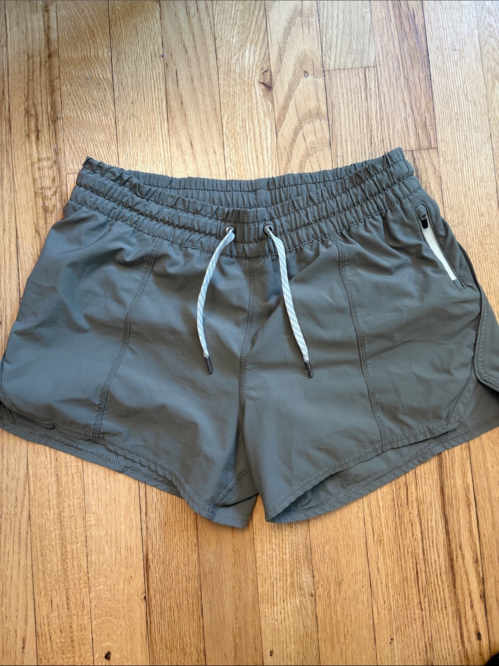 Vuori Clementine Shorts Zip Pocket Lined Running Shorts Women’s Medium